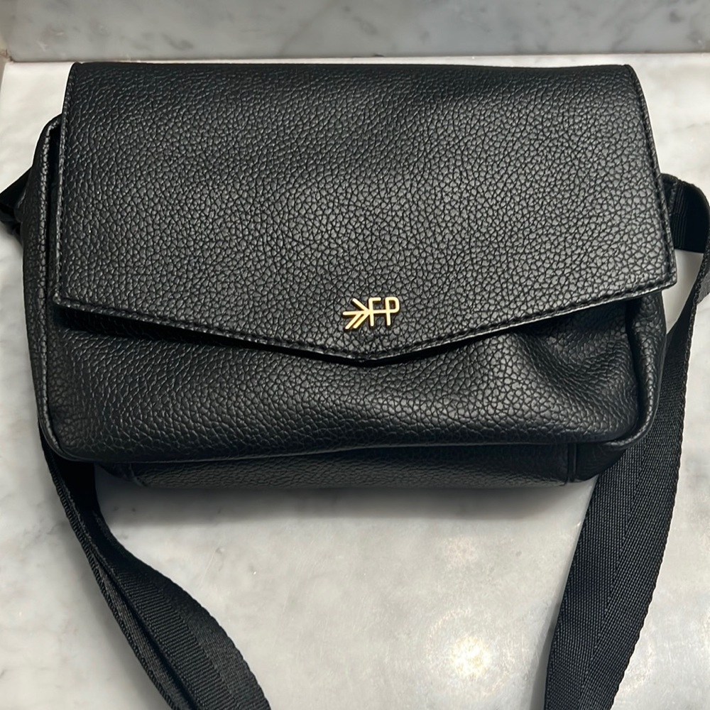Freshly picked “Classic park” black fanny pack.